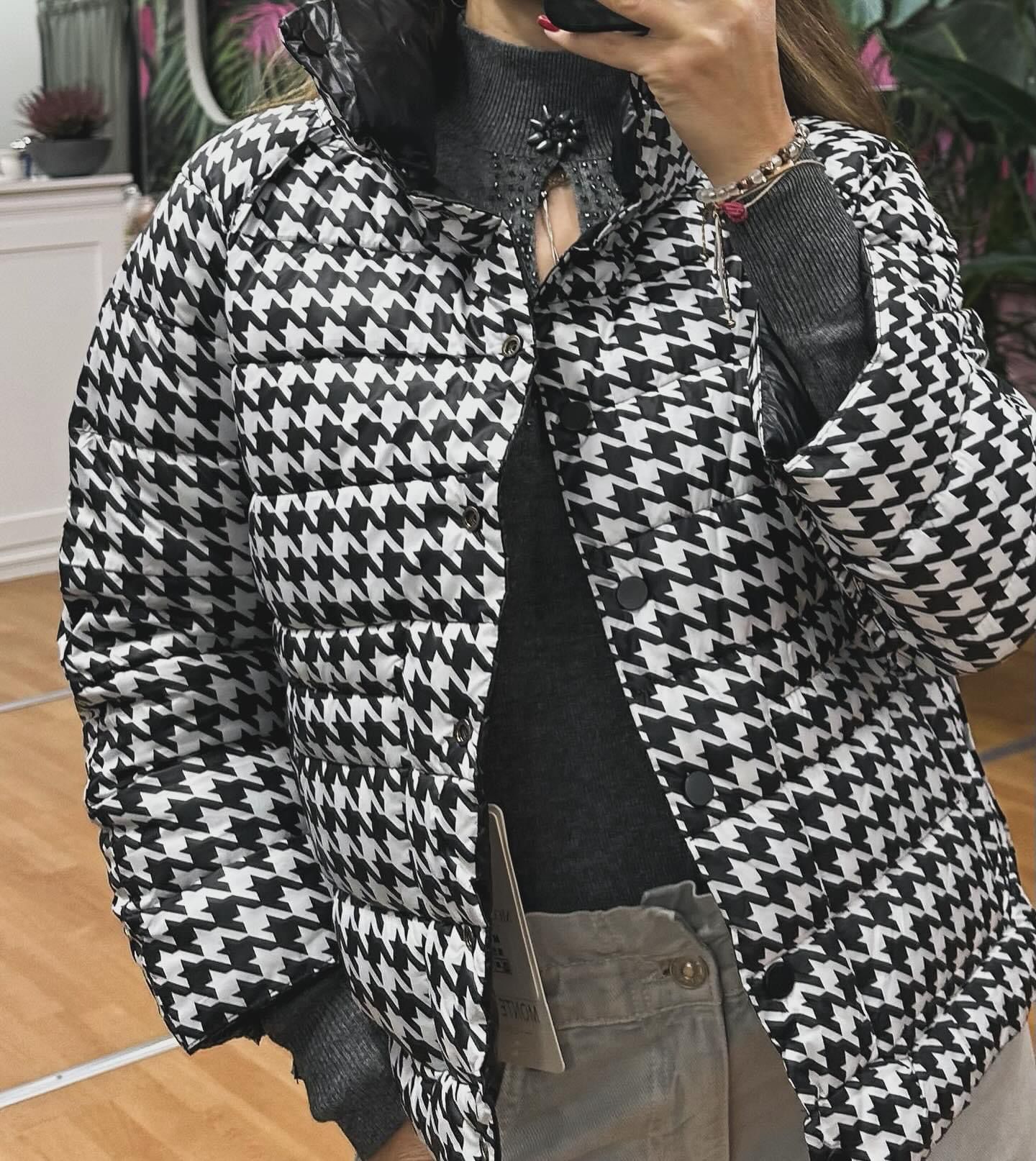 GEACA NEAGRA REVERSIBILA CU CUSATURI - eLiaShop.ro Magazin de haine online